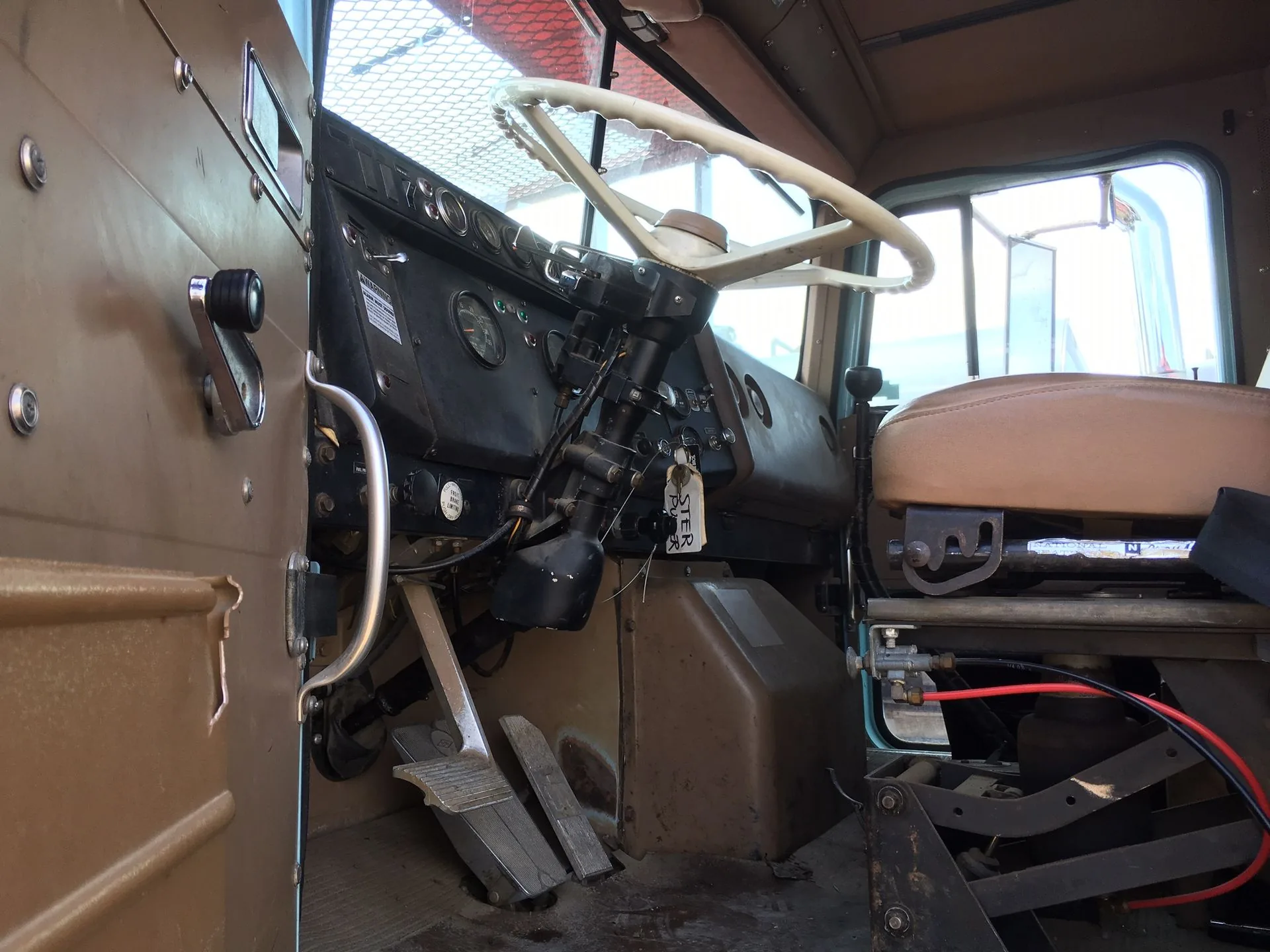 1981 International F5070 6x6 Cab & Chassis / Line Puller Truck