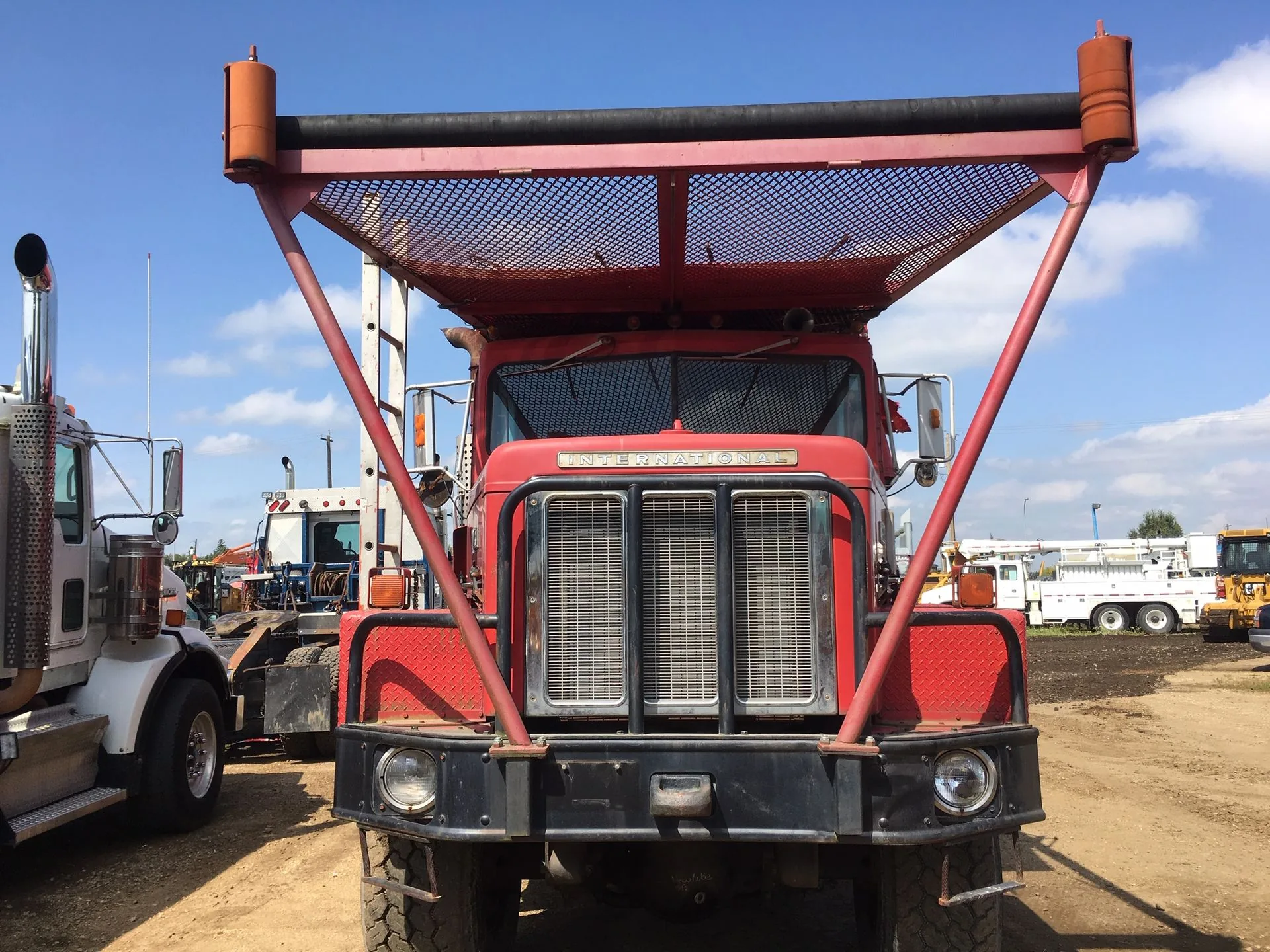 1981 International F5070 6x6 Cab & Chassis / Line Puller Truck