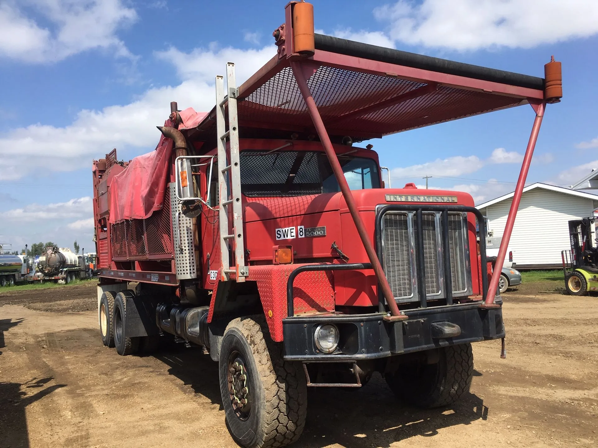 1981 International F5070 6x6 Cab & Chassis / Line Puller Truck