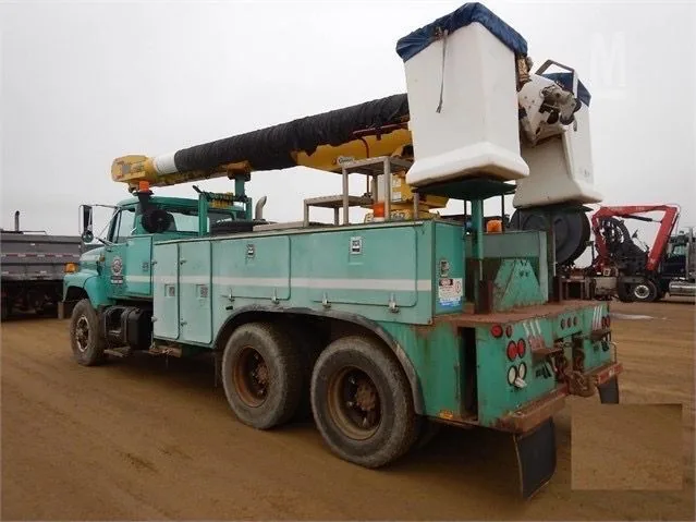 1992 International 2674 T/A Bucket Truck