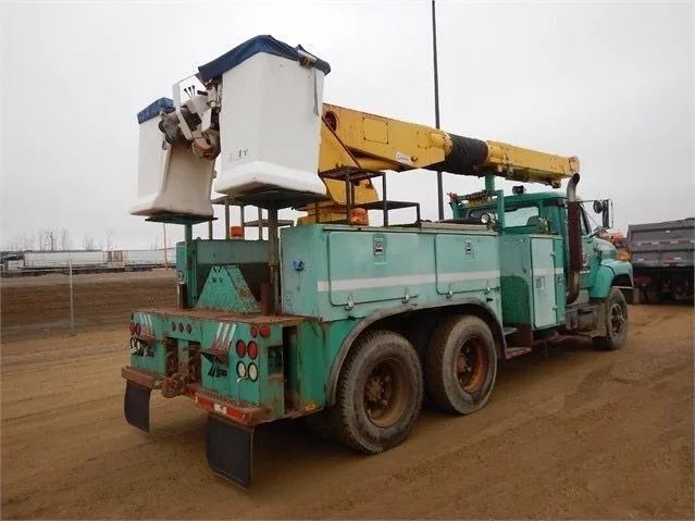 1992 International 2674 T/A Bucket Truck