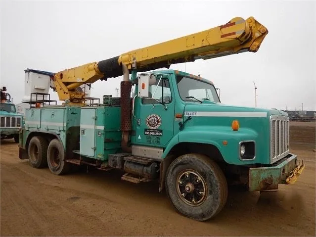 1992 International 2674 T/A Bucket Truck