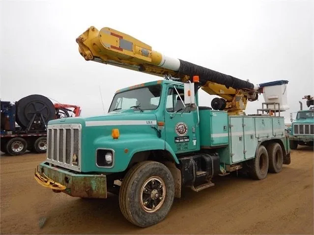 1992 International 2674 T/A Bucket Truck