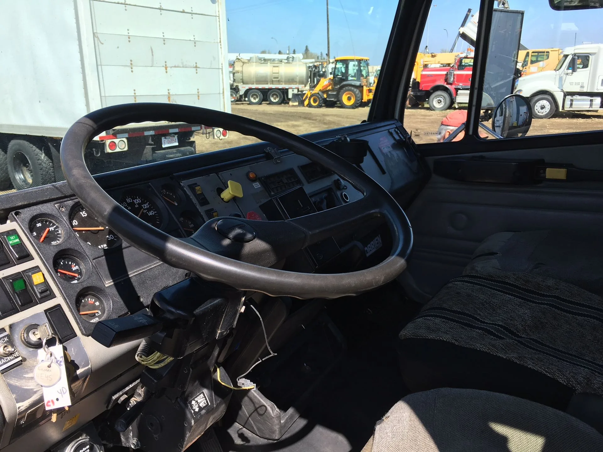 2000 Freightliner FL80 T/A Bucket
