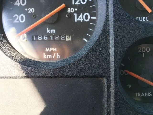 2000 Freightliner FL80 T/A Bucket