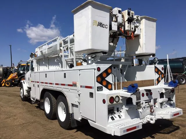 2000 Freightliner FL80 T/A Bucket