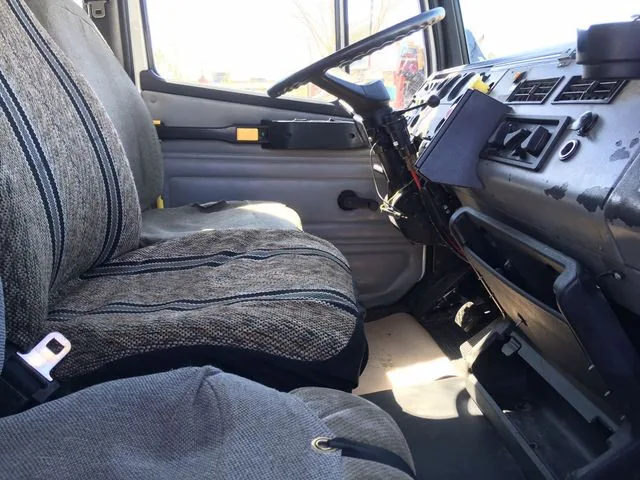 2000 Freightliner FL80 T/A Bucket