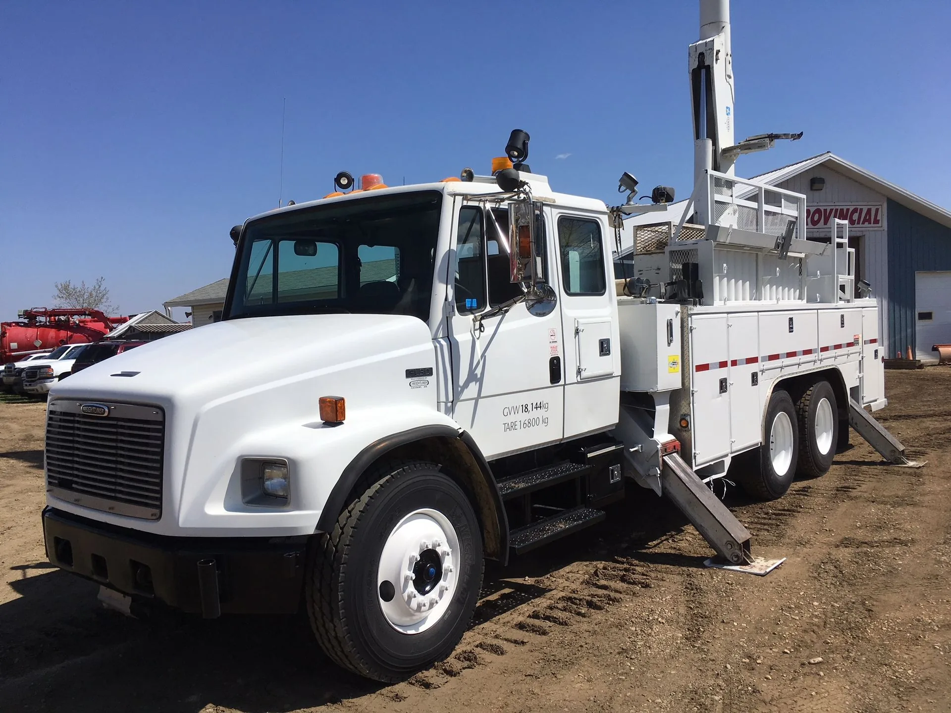 2000 Freightliner FL80 T/A Bucket