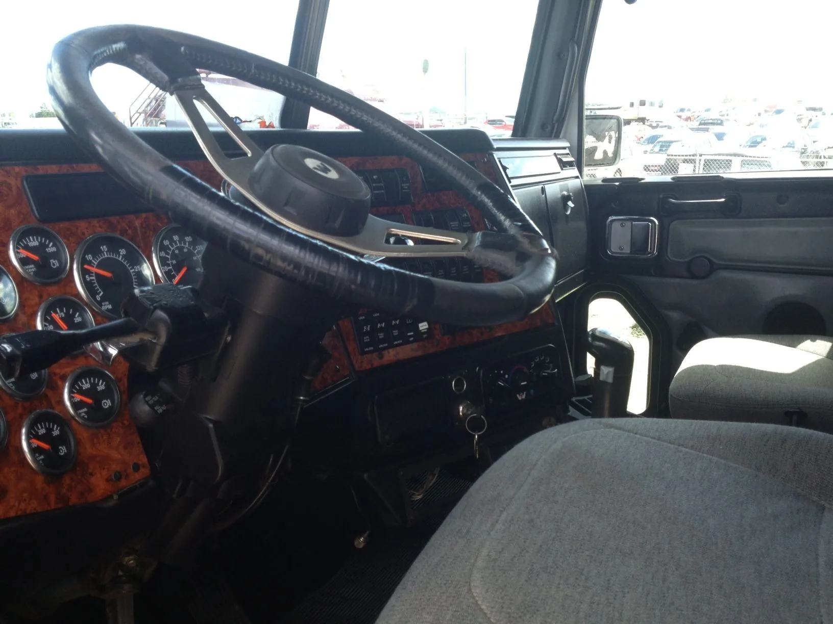 2006 Western Star 4900SA T/A Sleeper Planetary Winch Tractor