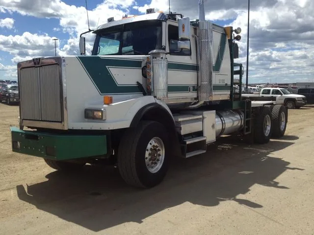 2006 Western Star 4900SA T/A Sleeper Planetary Winch Tractor