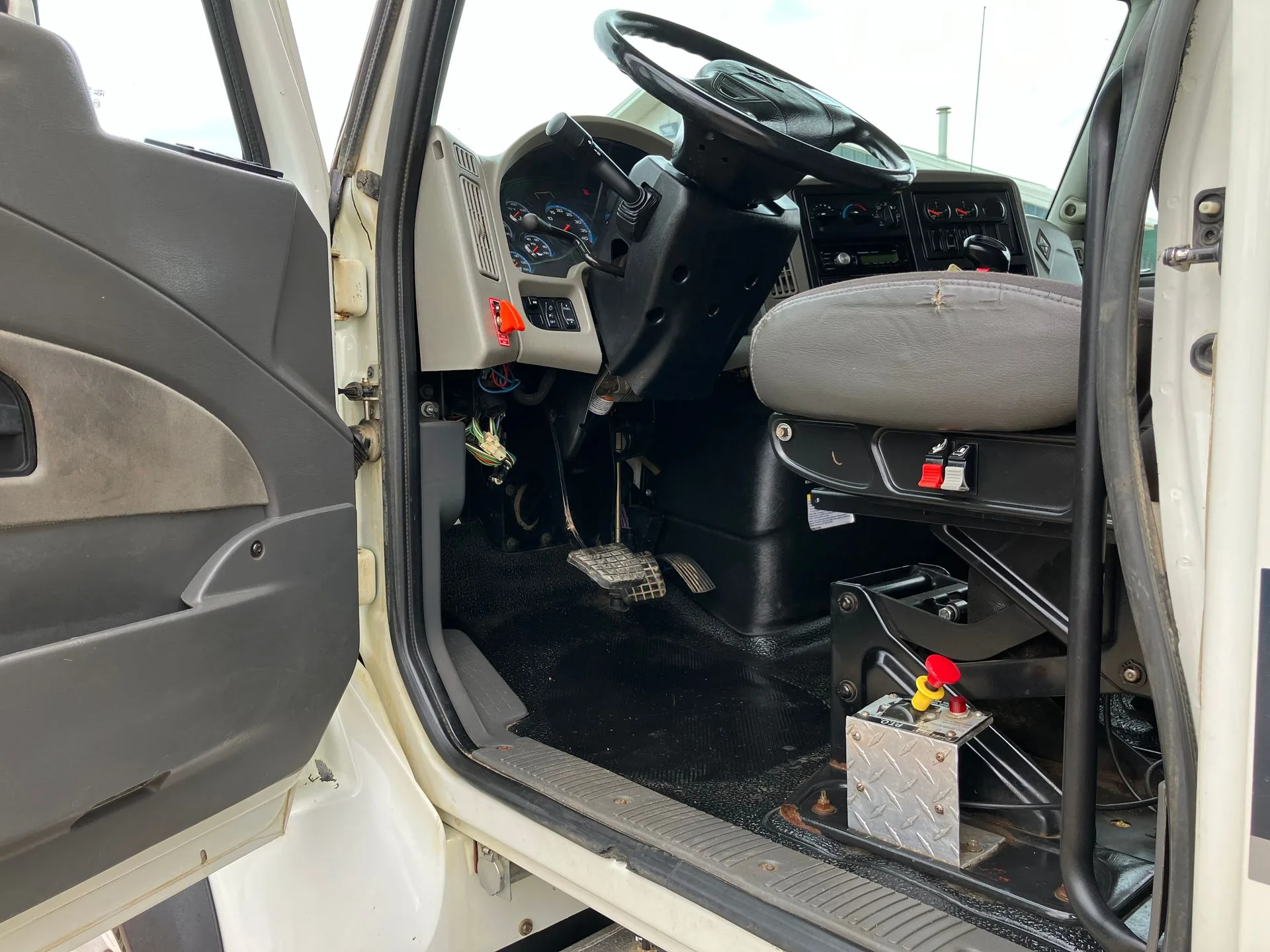 2011 International 7500 TA Sleeper Boom Truck