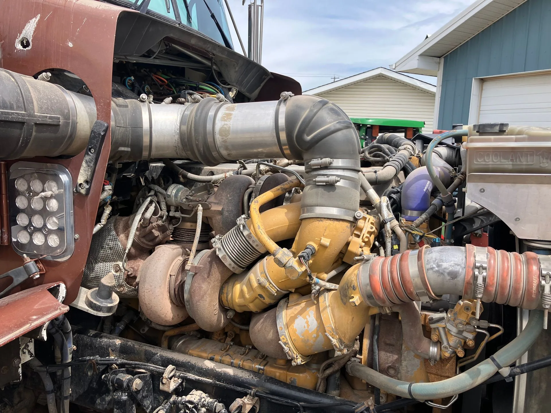 2011 Kenworth T800 8x6 Sleeper Winch Truck