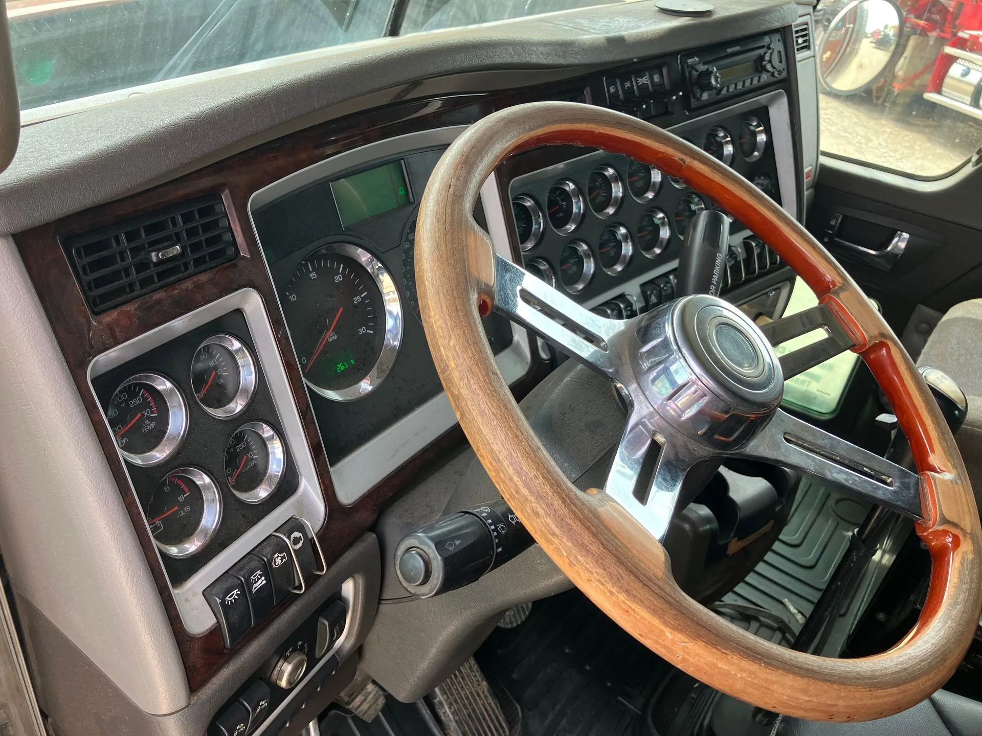 2011 Kenworth T800 8x6 Sleeper Winch Truck