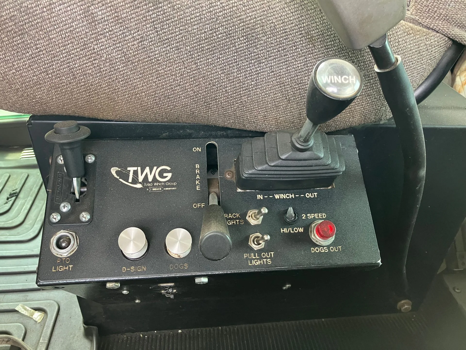 2011 Kenworth T800 8x6 Sleeper Winch Truck