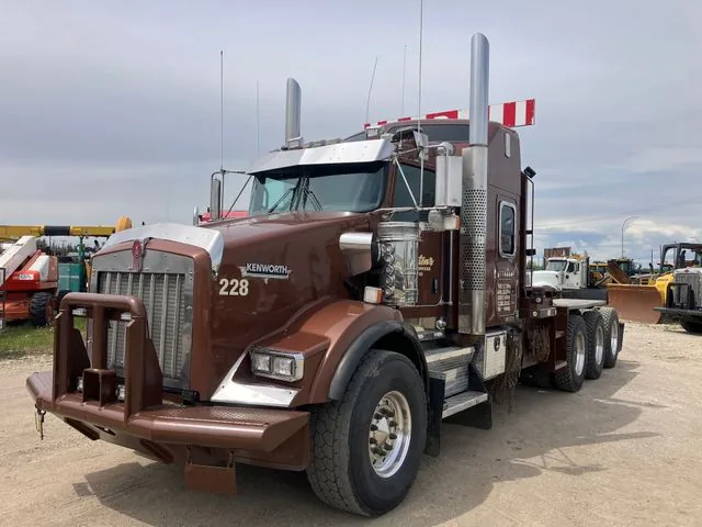 2011 Kenworth T800 8x6 Sleeper Winch Truck