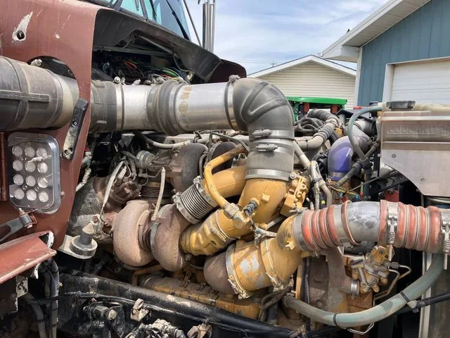 2011 Kenworth T800 8x6 Sleeper Winch Truck