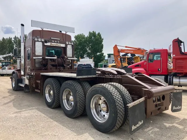 2011 Kenworth T800 8x6 Sleeper Winch Truck