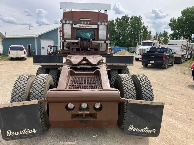 2011 Kenworth T800 8x6 Sleeper Winch Truck