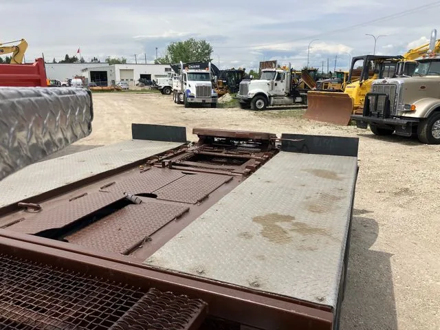 2011 Kenworth T800 8x6 Sleeper Winch Truck