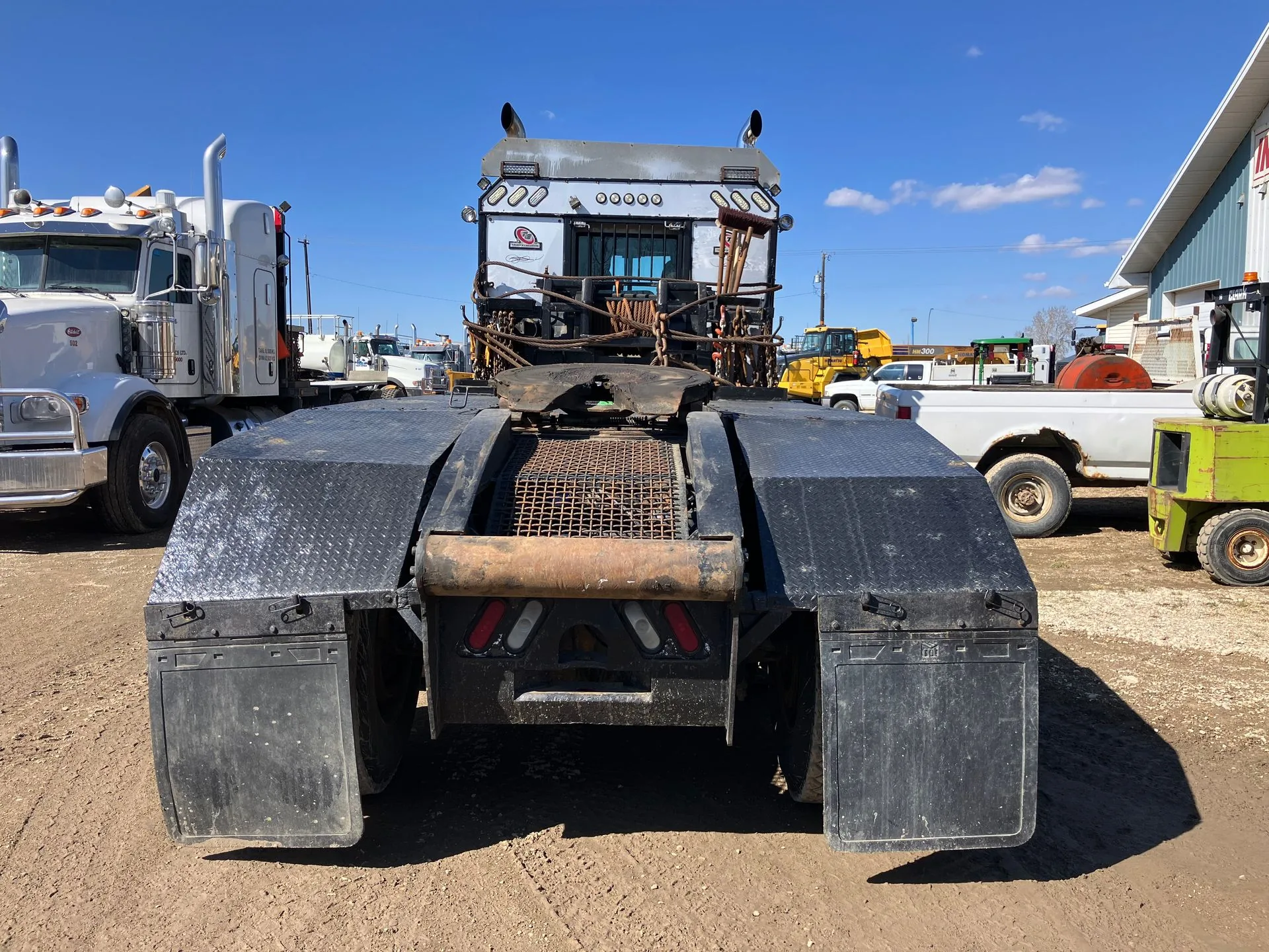 2014 Peterbilt 367 8x6 Tri Sleeper Winch Truck
