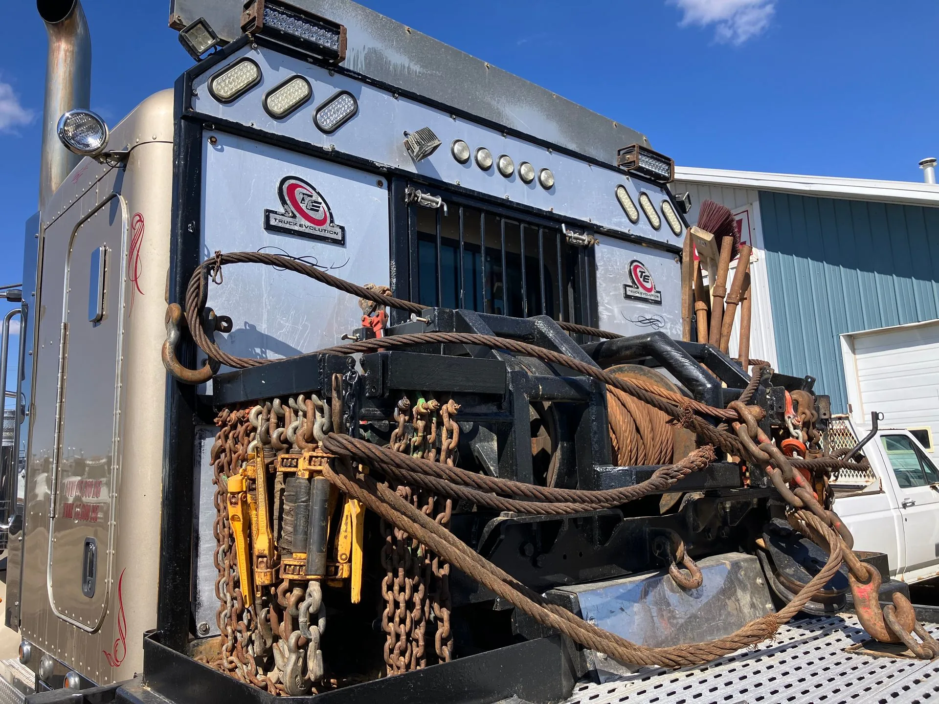 2014 Peterbilt 367 8x6 Tri Sleeper Winch Truck