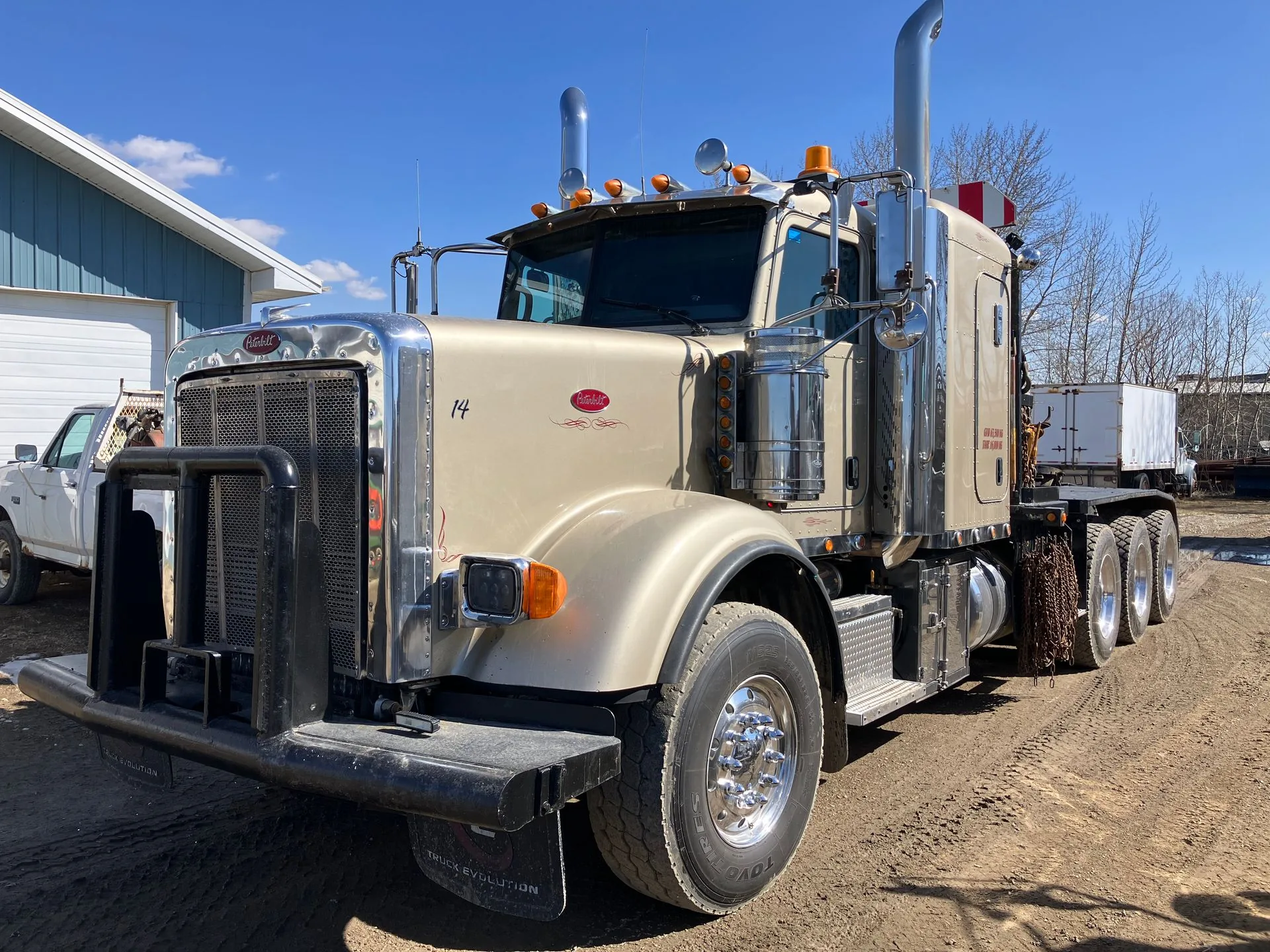 2014 Peterbilt 367 8x6 Tri Sleeper Winch Truck