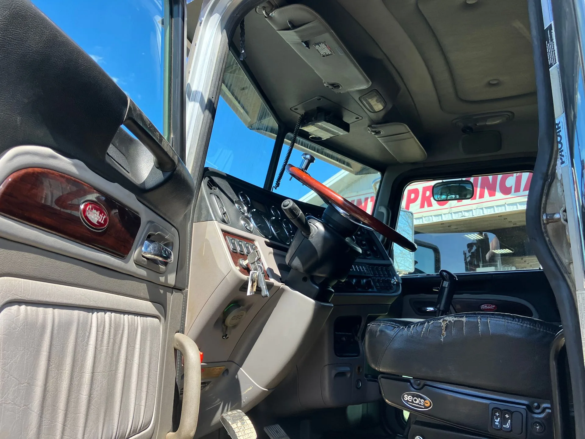 2014 Peterbilt 367 8x6 Tri Sleeper Winch Truck