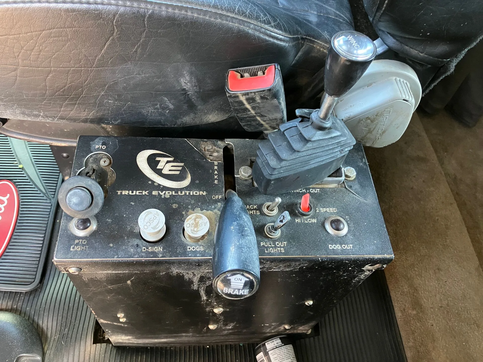 2014 Peterbilt 367 8x6 Tri Sleeper Winch Truck