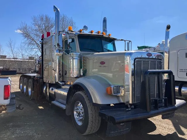 2014 Peterbilt 367 8x6 Tri Sleeper Winch Truck