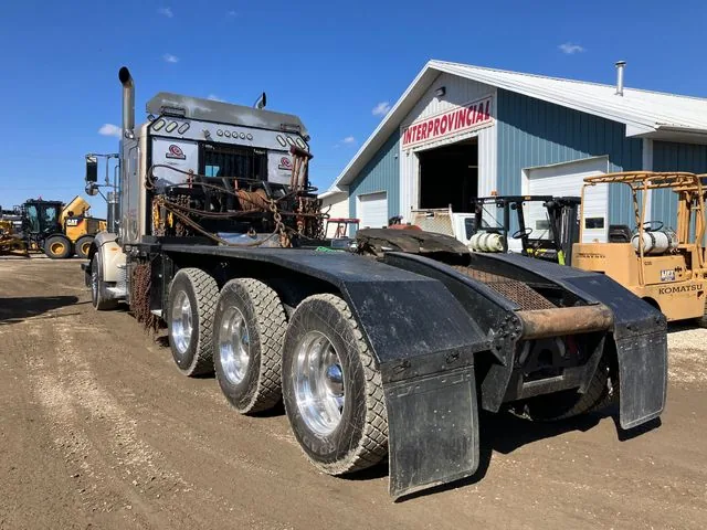 2014 Peterbilt 367 8x6 Tri Sleeper Winch Truck