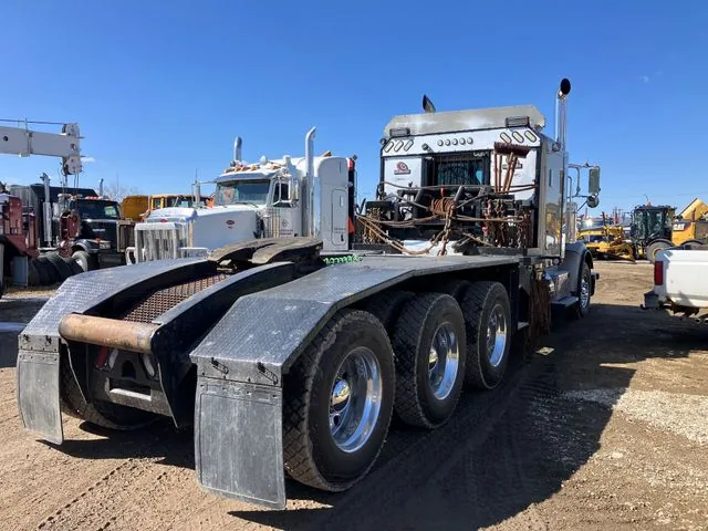 2014 Peterbilt 367 8x6 Tri Sleeper Winch Truck