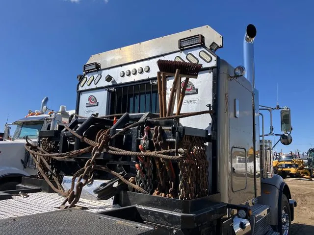 2014 Peterbilt 367 8x6 Tri Sleeper Winch Truck