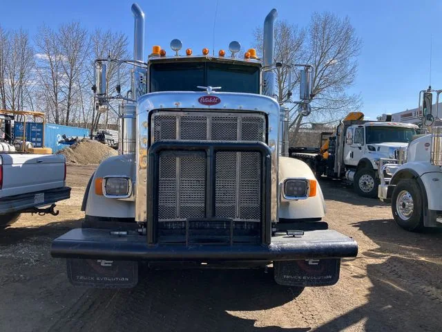 2014 Peterbilt 367 8x6 Tri Sleeper Winch Truck