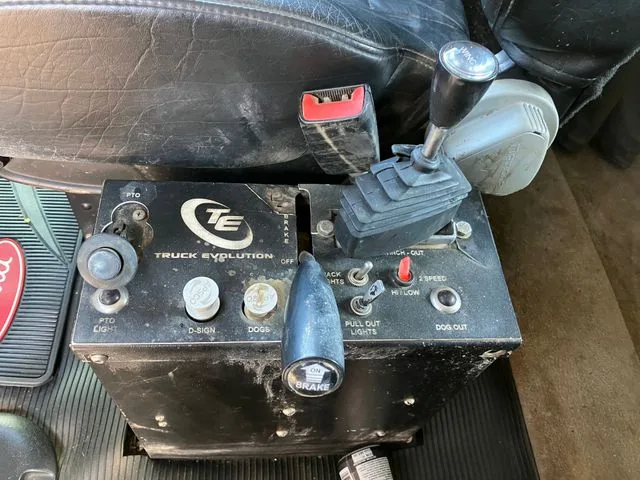 2014 Peterbilt 367 8x6 Tri Sleeper Winch Truck