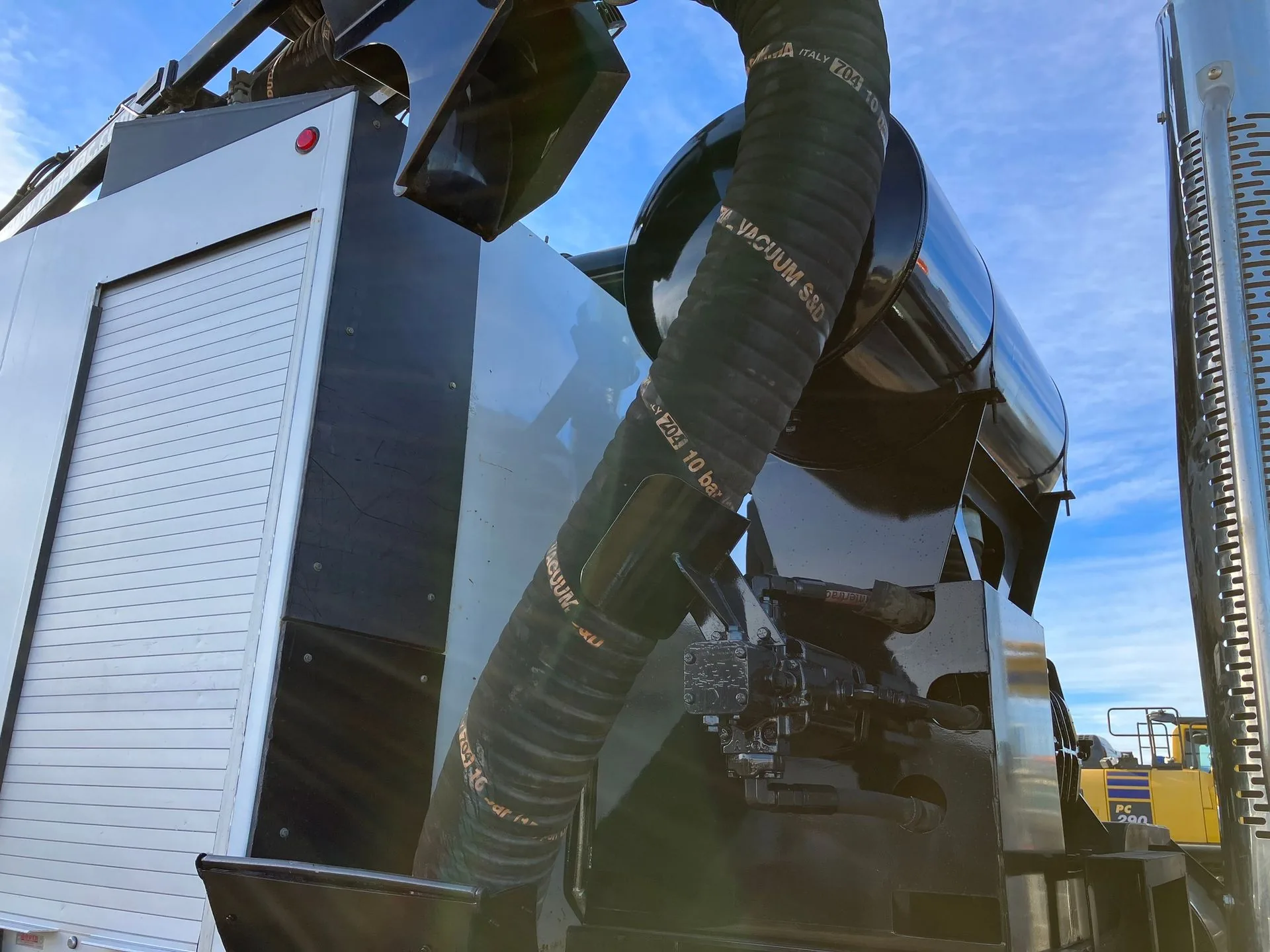 2015 Freightliner 114SD Tri Drive Hydro Vacuum Truck