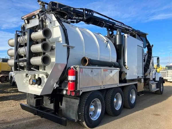 2015 Freightliner 114SD Tri Drive Hydro Vacuum Truck