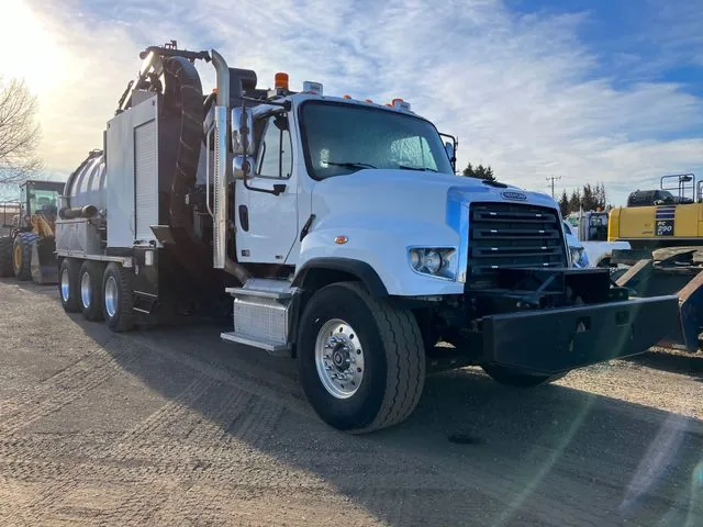 2015 Freightliner 114SD Tri Drive Hydro Vacuum Truck