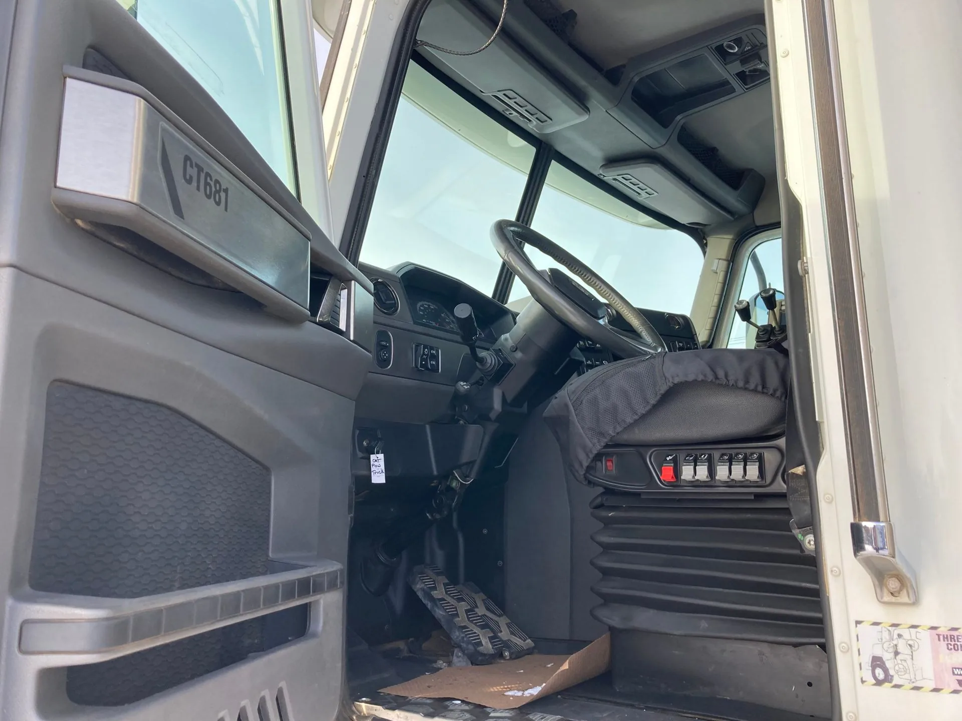 2016 Caterpillar CT681SG T/A Dump/Plow/Sander Truck
