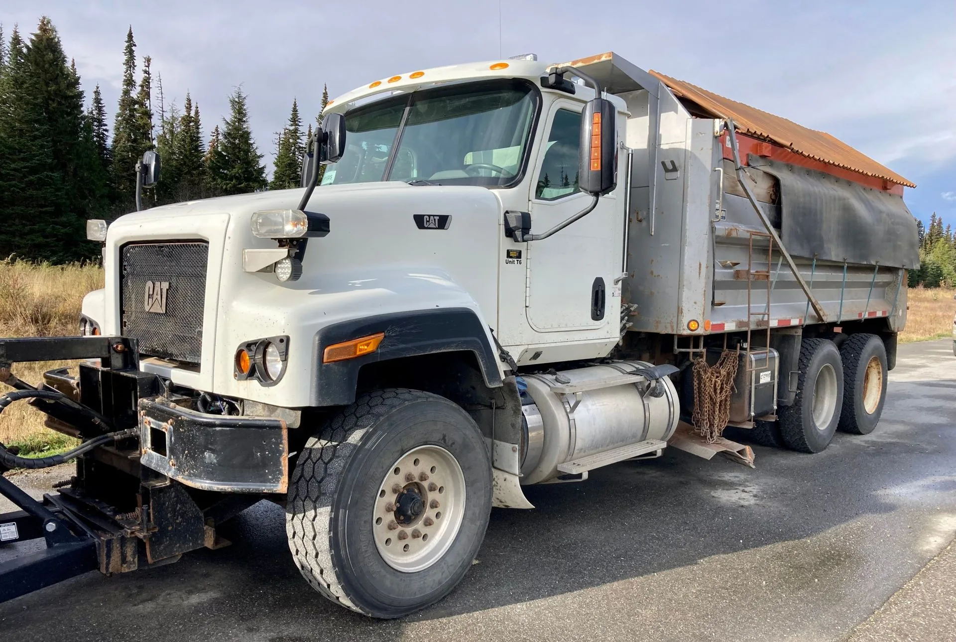 2016 Caterpillar CT681SG T/A Dump/Plow/Sander Truck